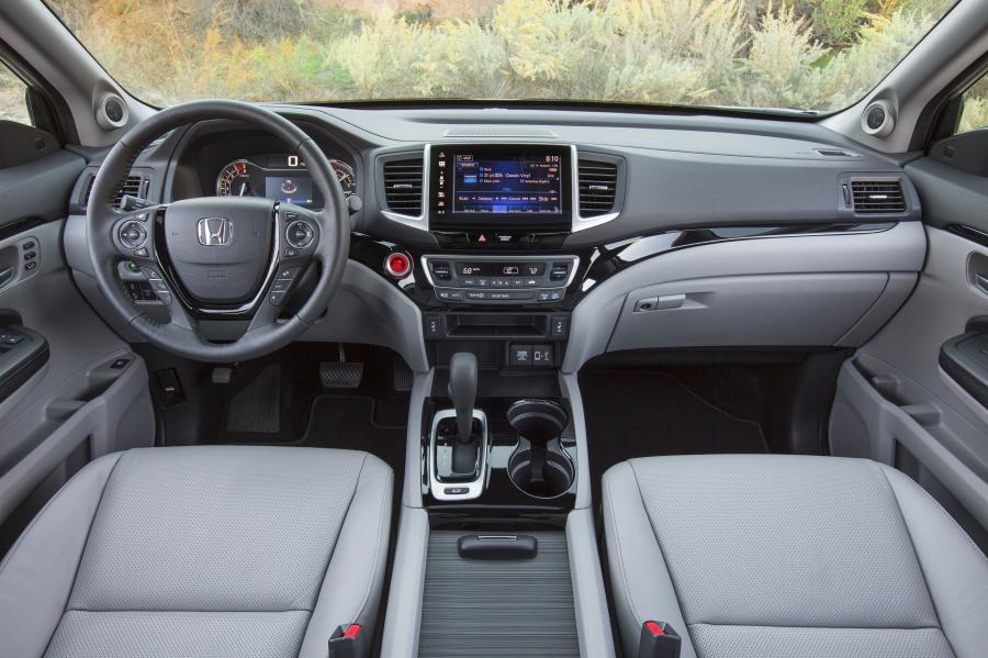 Торпедо Honda Ridgeline 2016 года  (фото 14 из 40)